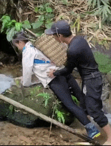 快手上的擦边短片“竹笋炒肉”，好逆天也好奇怪[115M]插图